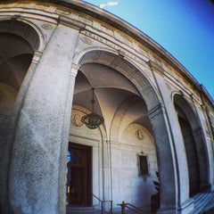 Photo taken at Freer Gallery of Art by Billy C. on 3/10/2013