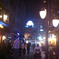 Снимок сделан в Kadıköy Barlar Sokağı пользователем Ersel E. 10/31/2012