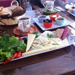 biber cafe & şarküteri