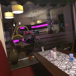 cafe deluxe