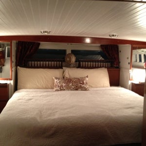 Photo of Dockside Boat &amp; Bed