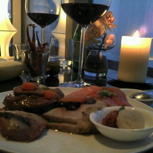 Momo Cafe, JW Marriott