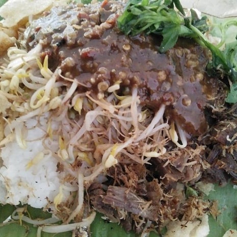 Nasi Pecel Pandegiling Bu Joyo