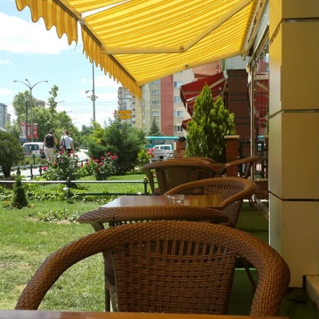Macho Cafe & Bistro