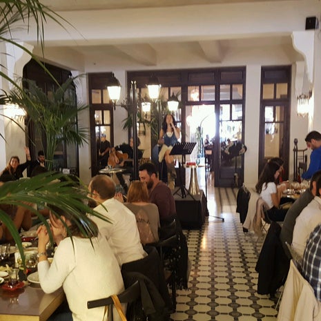 Ma-i Cafe & Restaurant