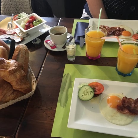 twenty eight lunchroom