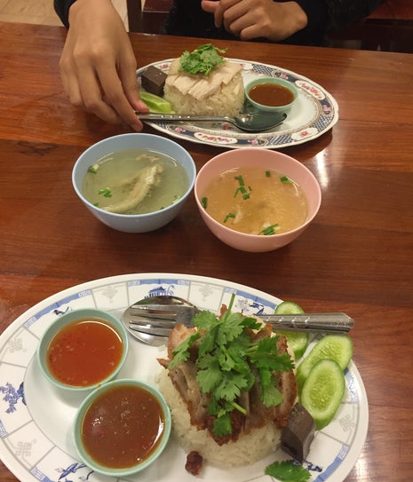 Joke Moo Thong (โจ๊กหมูทอง)