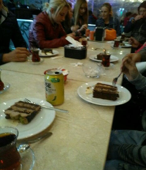 Yıldırım oğulları unlu mamulleri Pastanesi