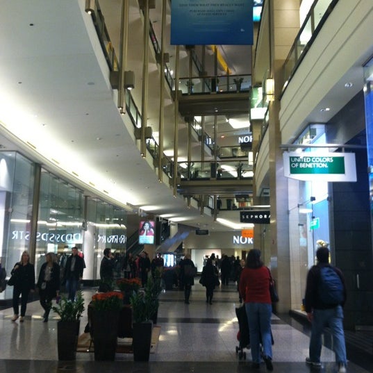 The Shops At North Bridge - Shopping Mall In Chicago