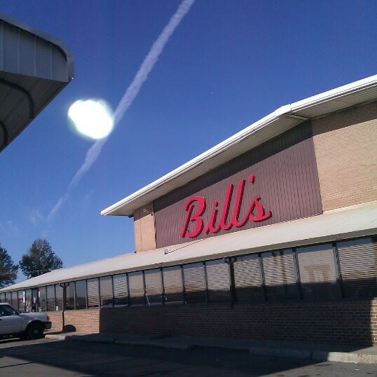 Bill's Truck Stop Gas Station in Linwood