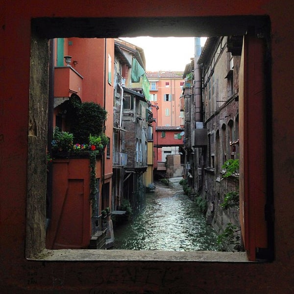 Where's Good? Holiday and vacation recommendations for Bologna, Italy. What's good to see, when's good to go and how's best to get there.
