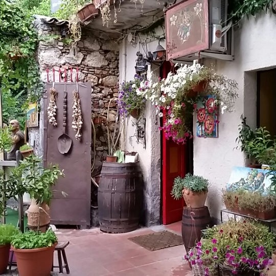 Where's Good? Holiday and vacation recommendations for Taormina, Italia. What's good to see, when's good to go and how's best to get there.
