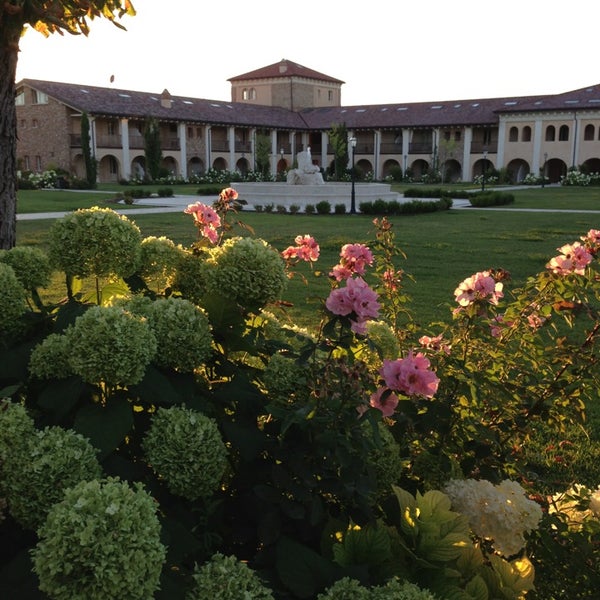Where's Good? Holiday and vacation recommendations for Desenzano Del Garda, Italy. What's good to see, when's good to go and how's best to get there.