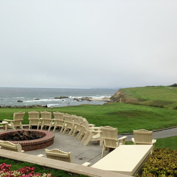 The Ocean Terrace Lounge in Half Moon Bay