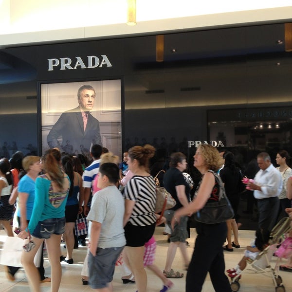 prada hours