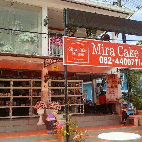 mira cake house kuching