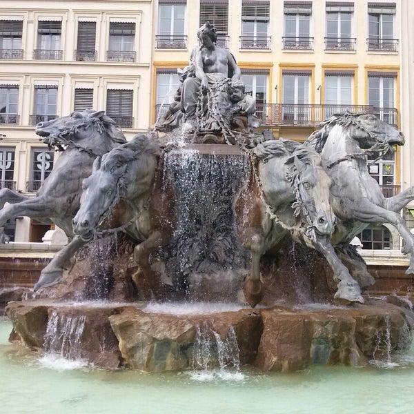 Where's Good? Holiday and vacation recommendations for Lyon, France. What's good to see, when's good to go and how's best to get there.