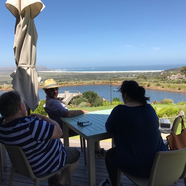 Where's Good? Holiday and vacation recommendations for Cape Town, South Africa. What's good to see, when's good to go and how's best to get there.
