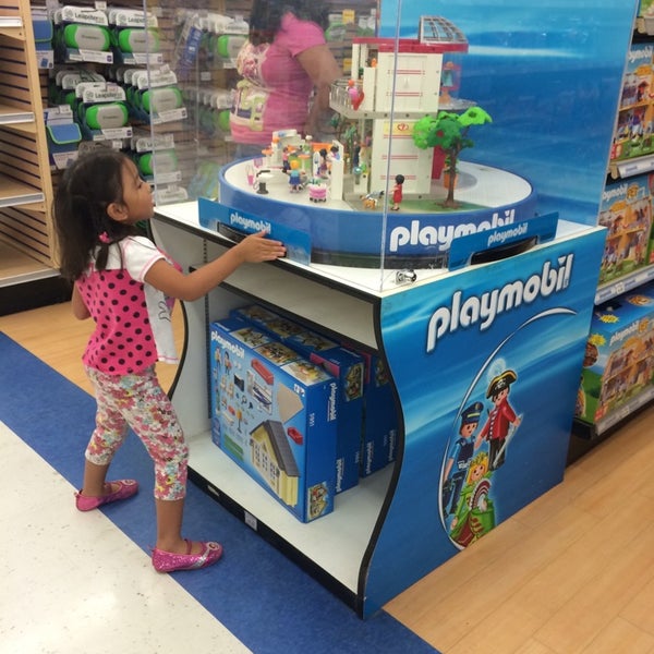 Toys"R"Us Calgary Trail South 3 tips from 389 visitors