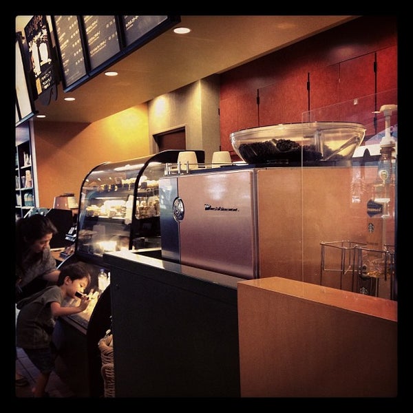 スターバックスコーヒー横浜公園店>