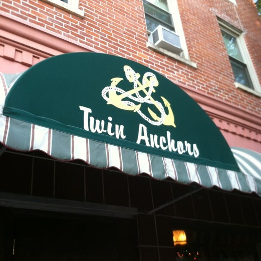 Twin Anchors Restaurant & Tavern Old Town Triangle Chicago, IL