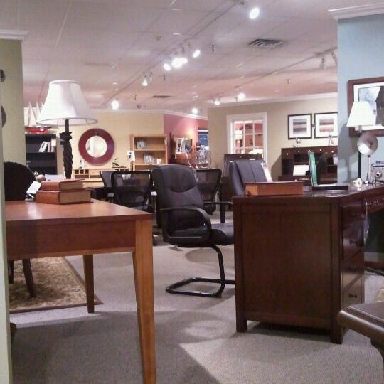 HOM Furniture Furniture / Home Store