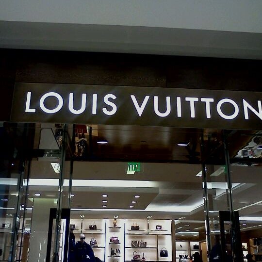 去Louis Vuitton Atlanta Saks Phipps Plaza, Peachtree Rd NE, 3440