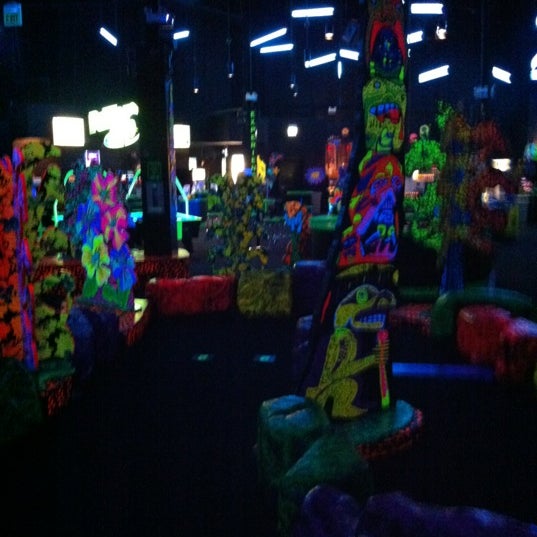 Coupons for putting edge mini golf
