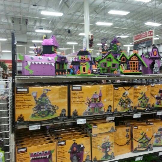 Photo taken at Michaels by Charita L. on 7282012