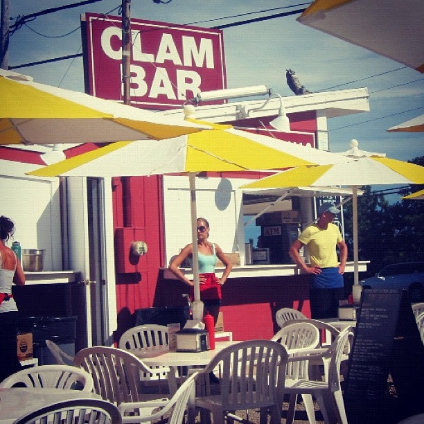 The Clam Bar at 2025 Montauk Hwy Amagansett, NY