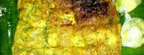 Martabak "Pak Sueb" - Ex.Alun-Alun Mojokerto is one of Lokasi Makan di Mojokerto.