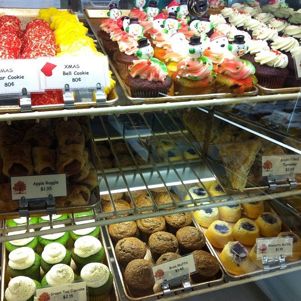 Liliha Bakery reviews, photos - Honolulu - Hawaii - GayCities Hawaii