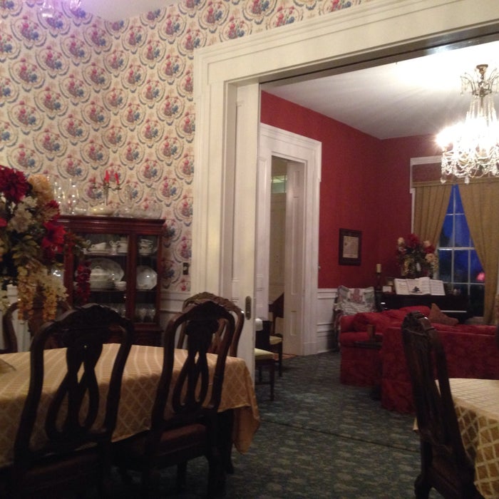 Photo of Maple Hill Manor Bed and Breakfast