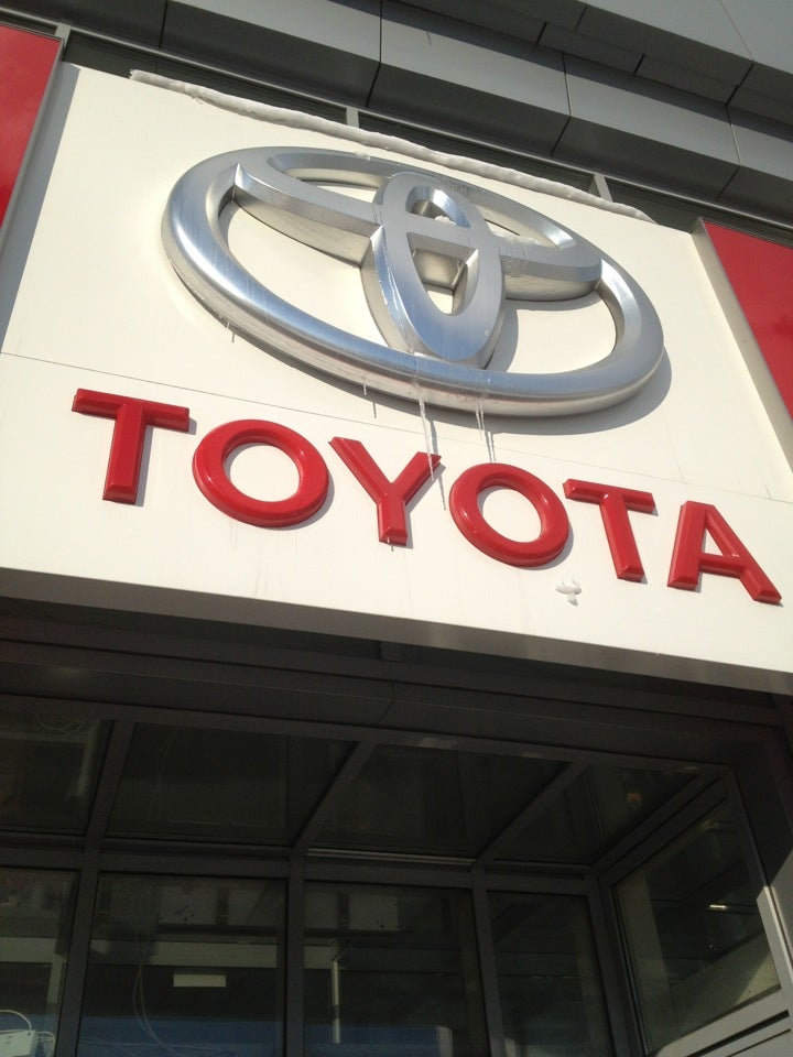 Тойота центр Сургут. Сургут автосалон Toyota центр. Тойота центр Сургут Юг. Тойота центр Кемерово.