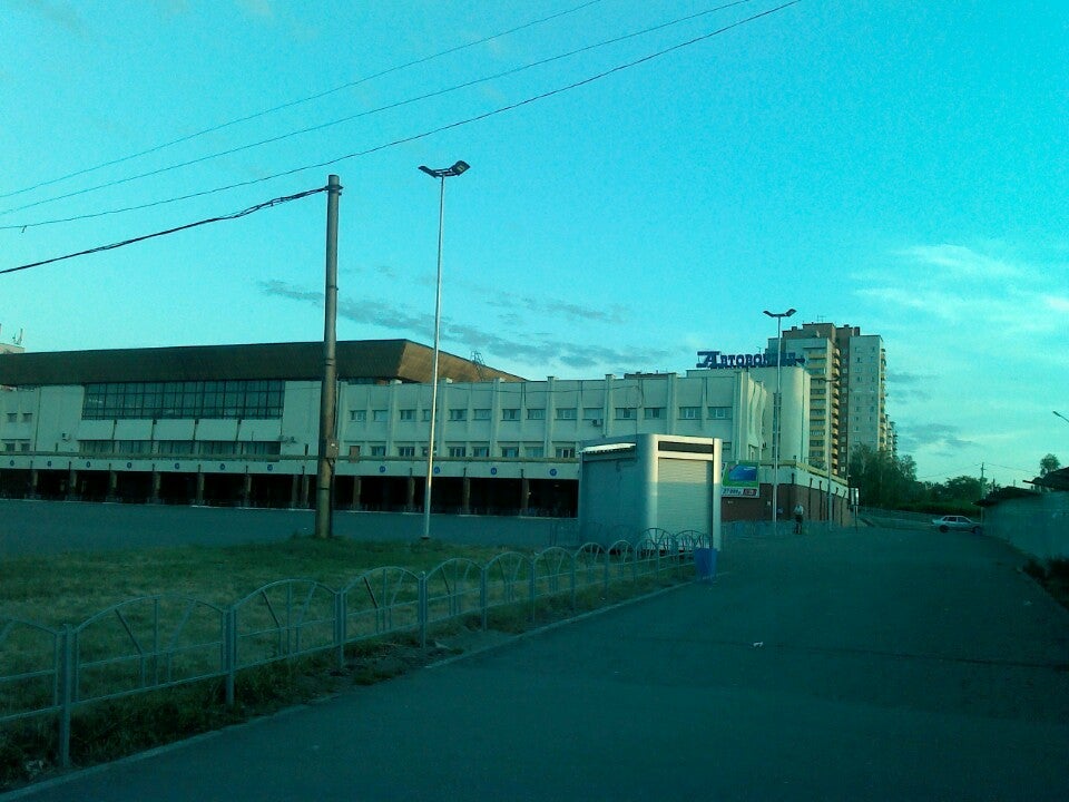 Городской музей Омск остановка. Автовокзал Омск Табакуль. Автовокзал Омска проспект Комарова га. Омский автовокзал столовая.