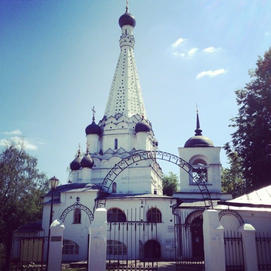 Храм на заповедной улице. Церковь в Свиблово на заповедной. Церковь в Южном Медведково Заповедная улица. Заповедная ул.52а стр1 Церковь Покрова Пресвятой Богородицы. Москва, ул. Заповедная, д. 52а.