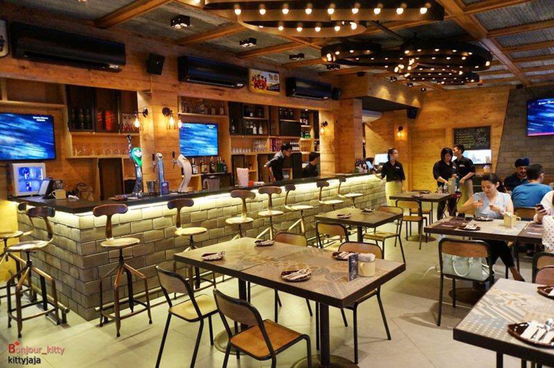 รูปภาพร้าน Sab Bar (แซ่บบาร์) ใน คลองตันเหนือ กรุงเทพและปริมณฑล ...
