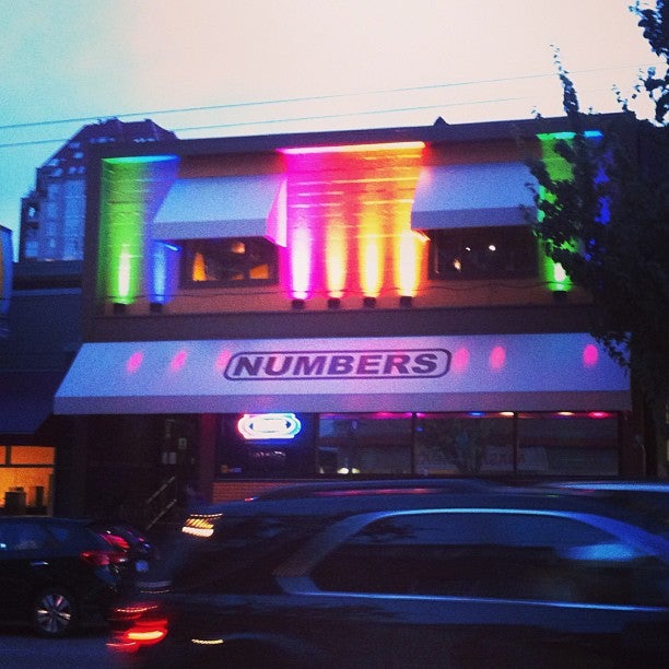 chicago gay bars for older crowd