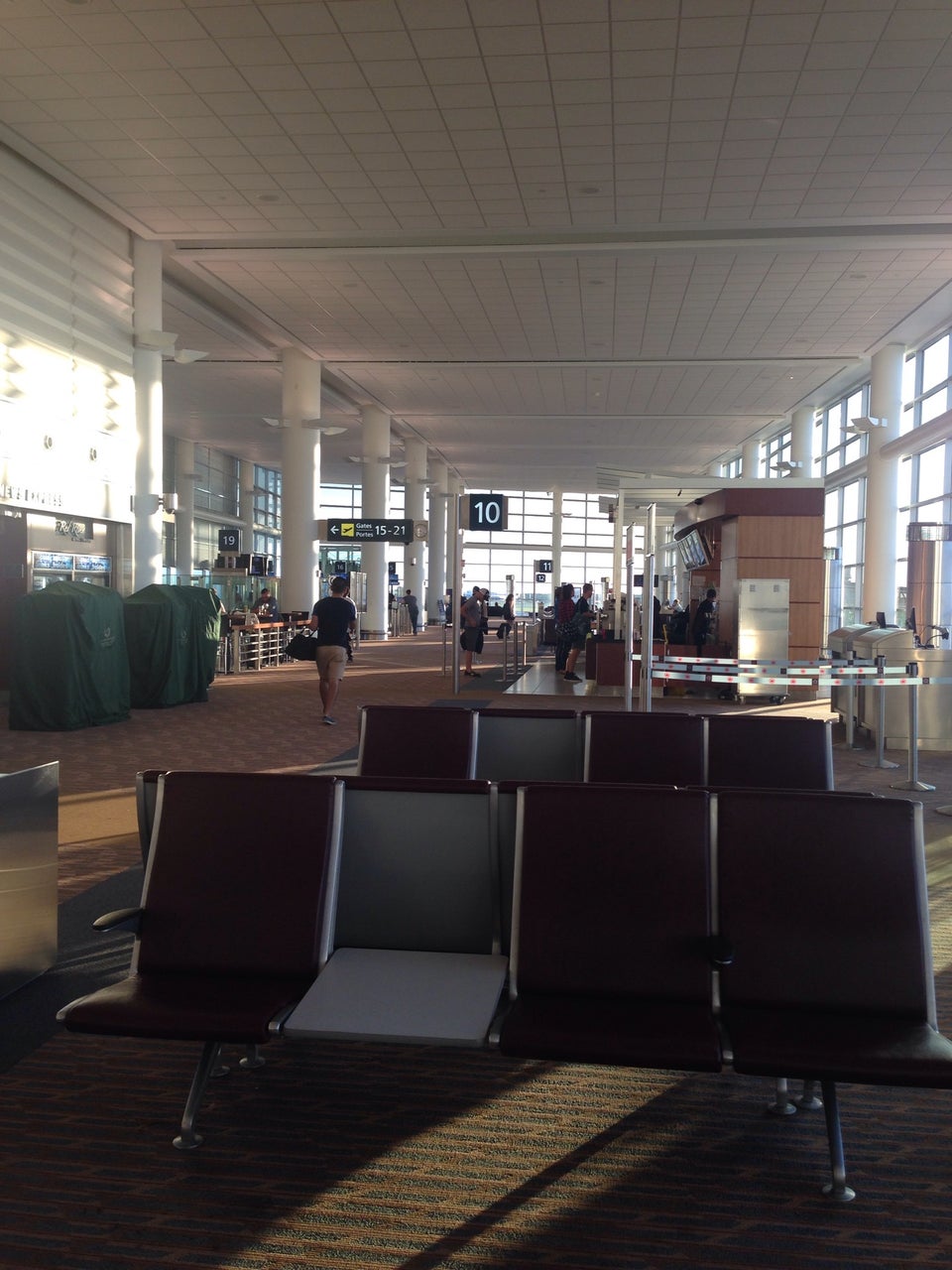 Photo of Winnipeg International Airport (YWG)