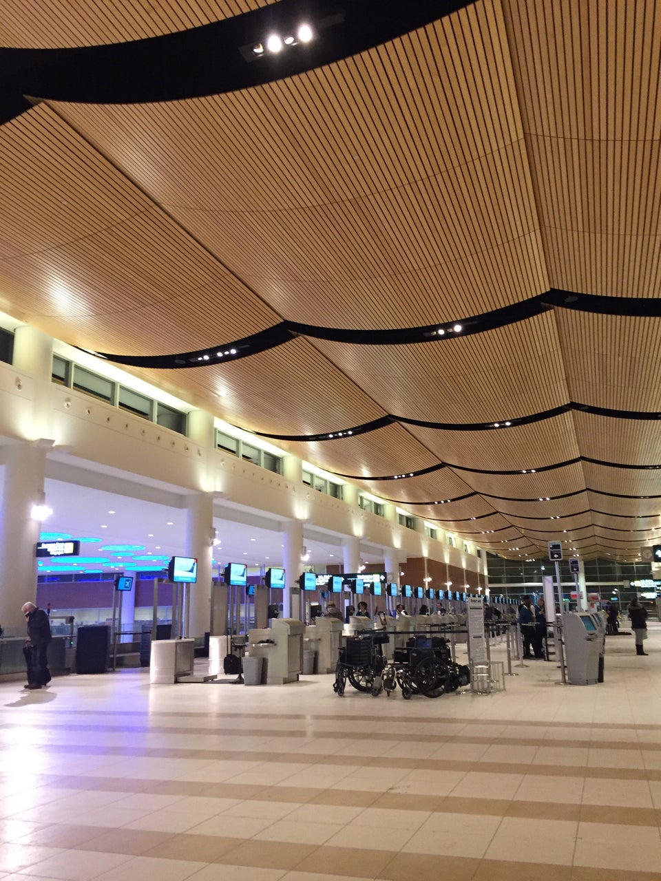 Photo of Winnipeg International Airport (YWG)