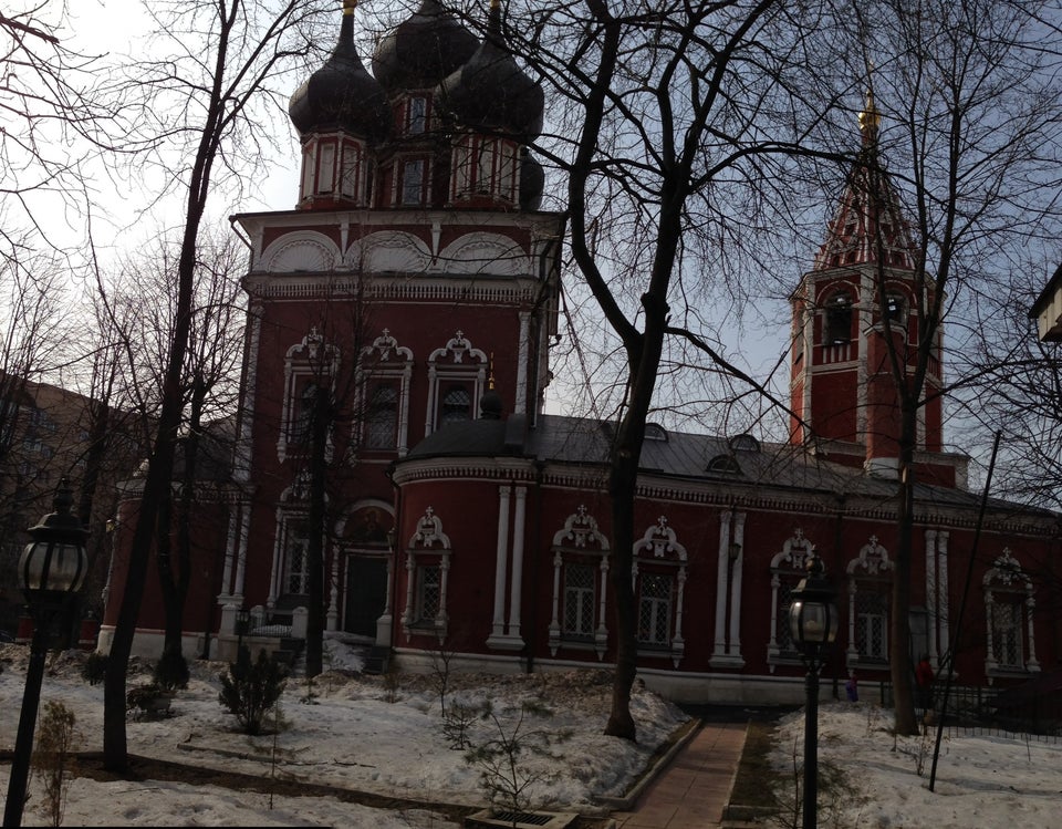 Храм на донской улице. Москва храм Ризоположения на Донской. Москва Церковь Ризоположения Донская 20. Церковь положения ризы Господней на Донской. Храм Ризоположения на Донской 1990-е.