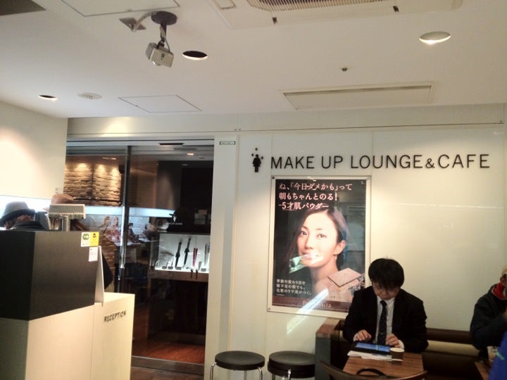 refresta makeup lounge in Yokohama station