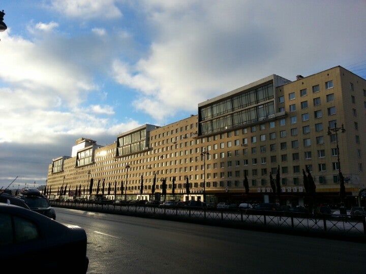 Московский универмаг спб. Универмаг Московский Санкт-Петербург. Московский универмаг на Московском проспекте СПБ. Московский проспект 220. Московский проспект дом 220.