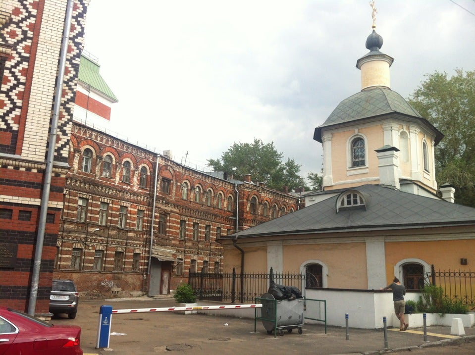 Сергия в крапивниках. Храм прп Сергия Радонежского в Крапивниках. Церкви Сергия Радонежского, что в Крапивниках, в Москве.. Храм в Крапивниках в Москве. Крапивенский переулок подворье.