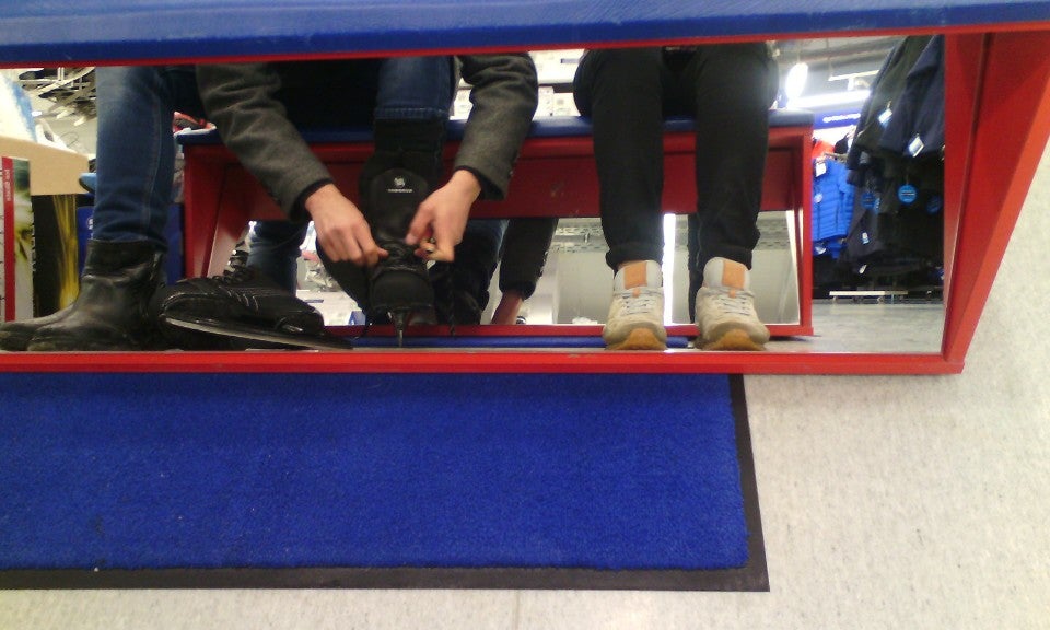 Работа спортмастер пермь. Спортмастер Юрша. Спортмастер Пермь Ленина. Ул. Юрша, 82 Спортмастер. Спортмастер Юрша 82 Пермь.